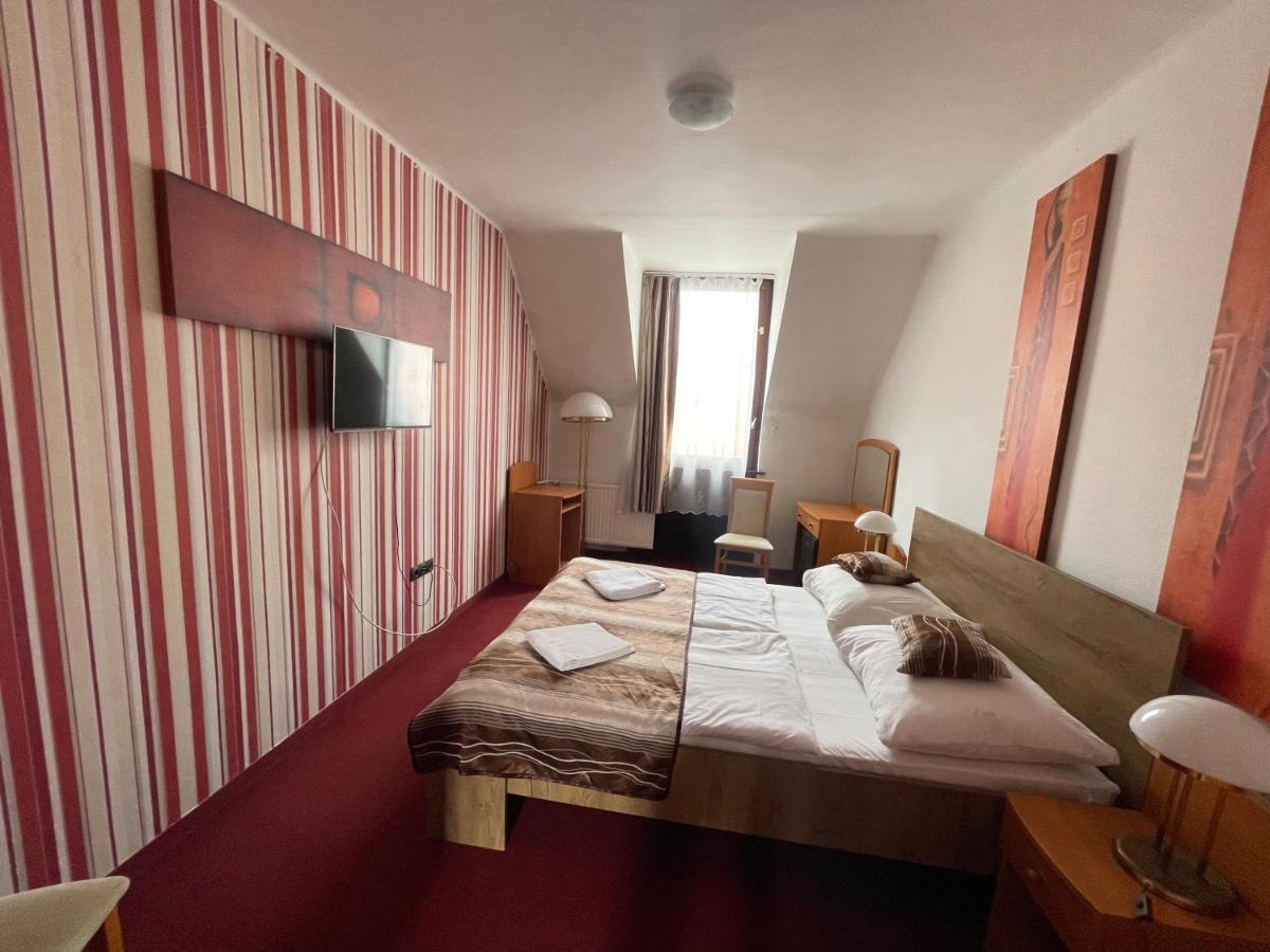 Hotel Minaret&Étterem Eger Esterno foto