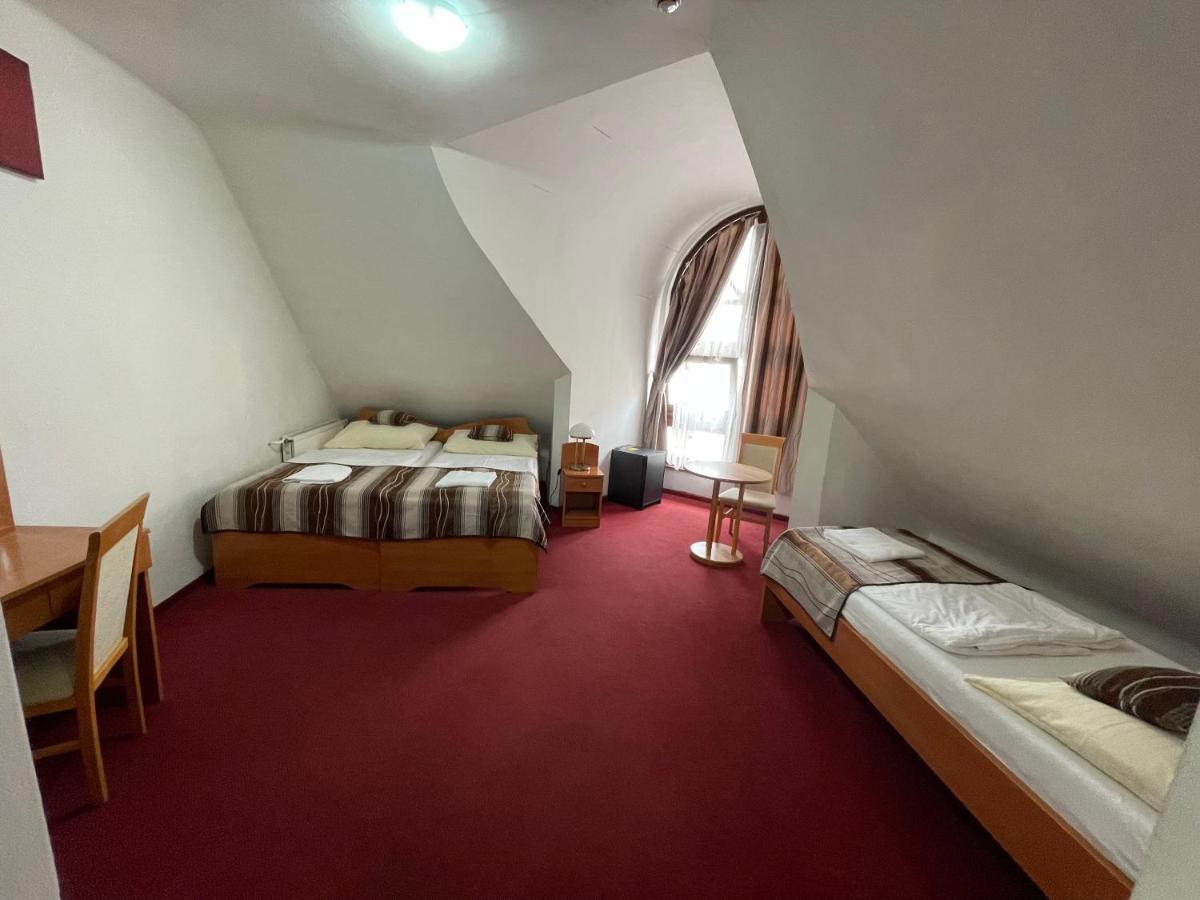 Hotel Minaret&Étterem Eger Esterno foto