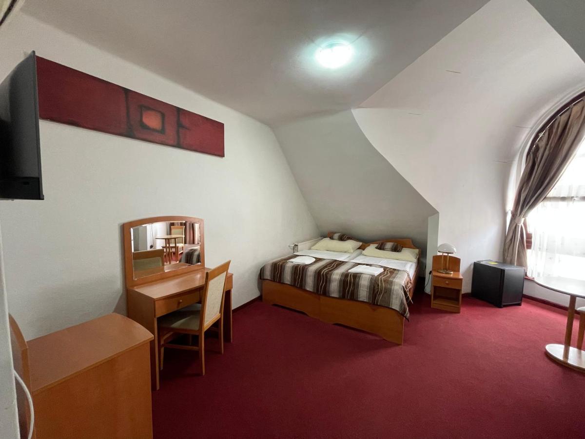 Hotel Minaret&Étterem Eger Esterno foto