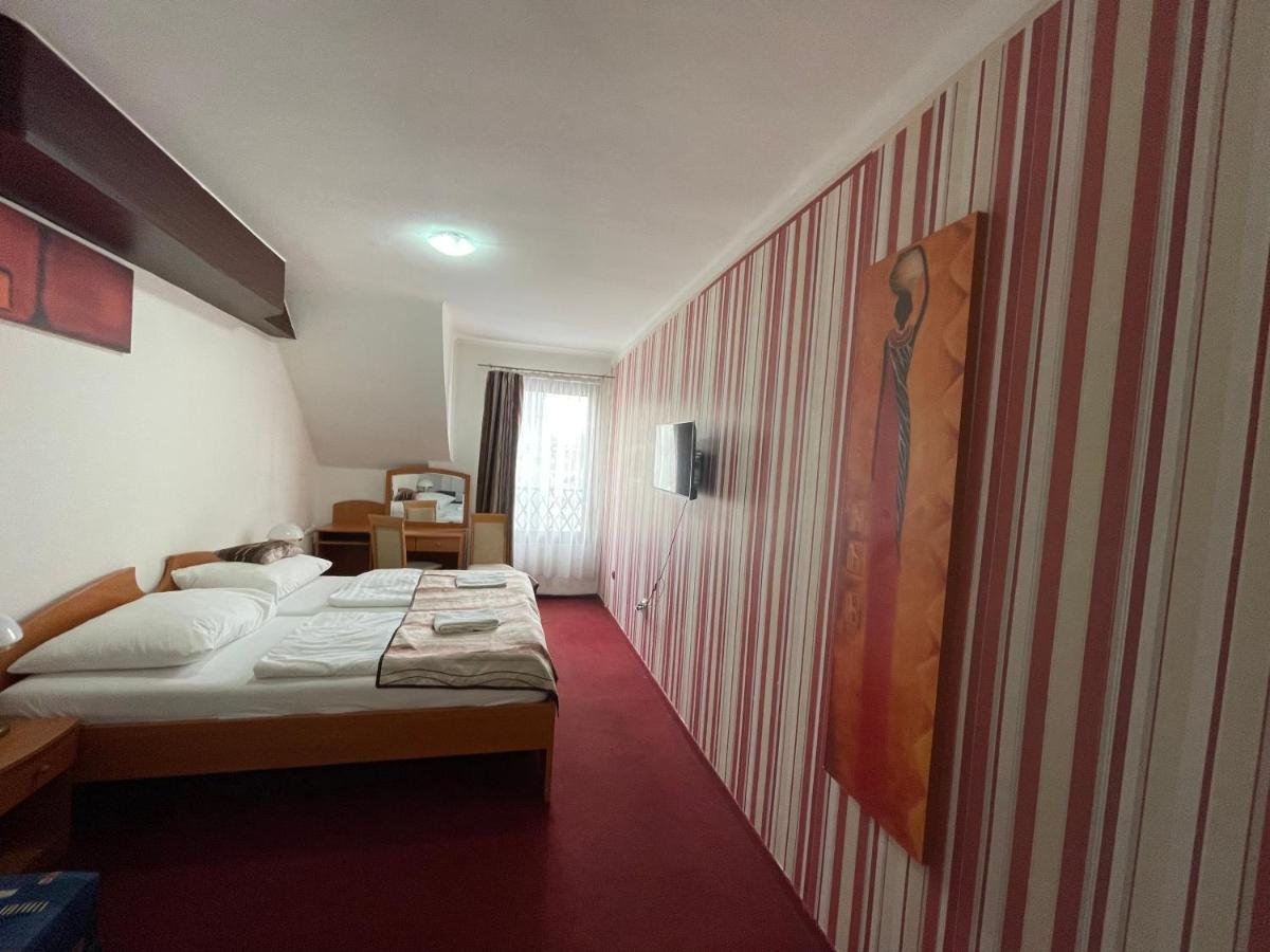 Hotel Minaret&Étterem Eger Esterno foto